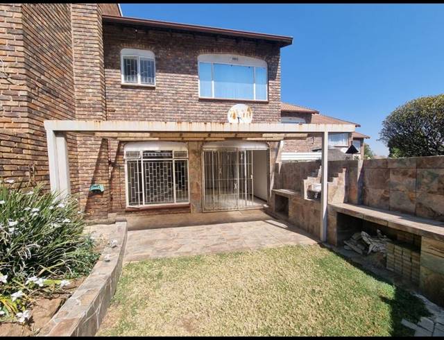 3 BEDROOM TOWNHOUSE FOR SALE IN BRACKENDOWNS